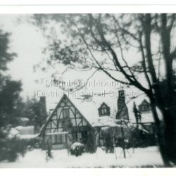 Pig and Whistle restaurant under snow. Now extended and renamed Tatra Hut.
Handwritten inscription on reverse by John Lundy-Clarke The Pig and Whistle restaurant in 1952. Name later changed to Tatra hut