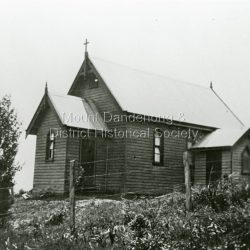 St Matthews Church was erected in 1903 by a congregation of Olinda pioneers. The first resident Vicar was set up in a Vicarage in 1931.